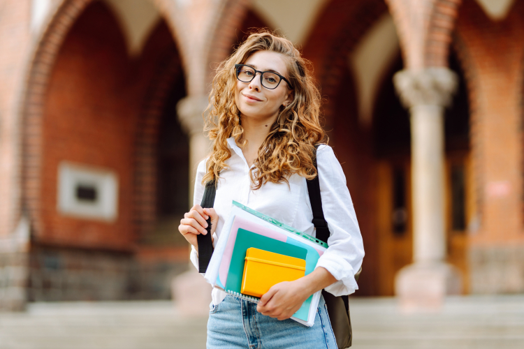 Uni oder FH: Welcher Bildungsweg passt zu dir?