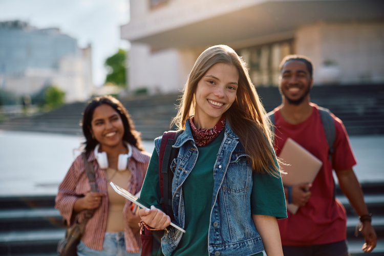 Duales Studium vs. Vollzeitstudium: Was passt besser zu dir? Alle Fakten im Vergleich